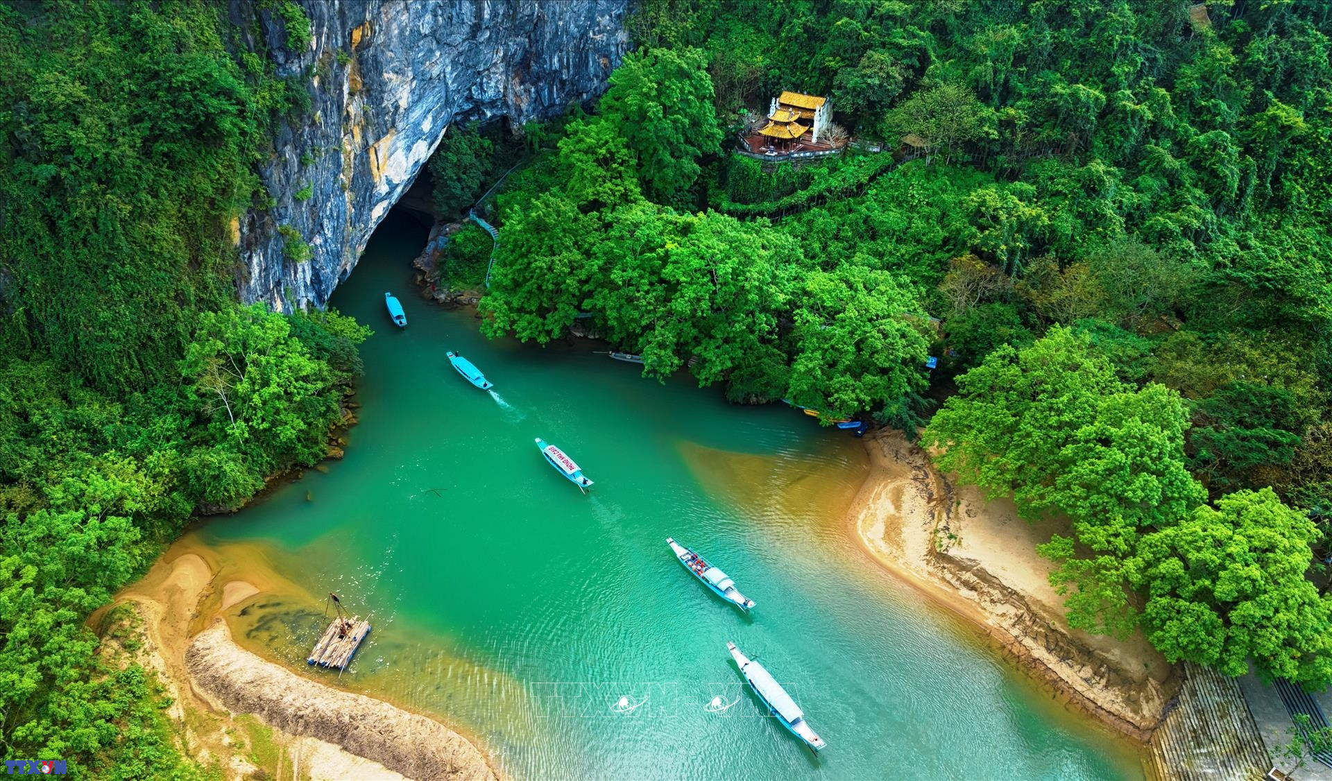Quảng Bình hùng vĩ trong mắt du khách